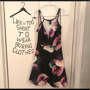 Sundress ☀️👗 F21. Floral Sz. M. BNWT